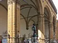 Rzeźba architektoniczna: odkryj jej znaczenie i wpływ na architekturę