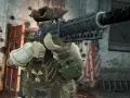 Personaje con sombrero de pirata y arma pesada, listo para la acción en Fallout 4. ¡Descubre trucos para dominar el Yermo!