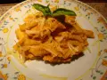 Penne z sosem serowym: Kremowy przepis na obiad w 20 minut!