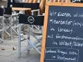 Tafel mit Stellenangebot: Mitarbeiter (w/m/d) im Verkauf gesucht. Hier wird der Unterschied zwischen Nebenjob und Minijob nicht erklärt, aber Vollzeit/Teilzeit erwähnt.