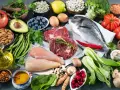 Mięso, ryba, jajka, awokado, jagody, orzechy i warzywa liściaste – idealne składniki na dietę niskowęglowodanową.