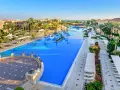 Luksusowy resort z basenami i palmami. Jaz Aquamarine opinie potwierdzają, że to idealne miejsce na wakacje.