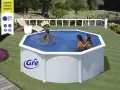 Familia disfrutando en piscinas para patios, una opción refrescante para el verano.