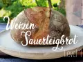 Ein rustikales Weizen-Sauerteigbrot, gebacken mit viel Liebe und der Kraft der sauerteig hefe. Perfekt für Anfänger (Level 1).
