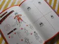 Otwarta książka z instrukcją rysowania superbohaterki krok po kroku.