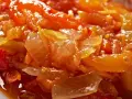 Friggione bolognese, un contorno saporito di cipolle e pomodoro cotto lentamente.