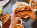 Jaki ser żółty do burgera? Sekrety mistrzowskiego cheeseburgera!