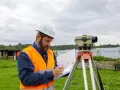 Ile bierze geodeta za wytyczenie działki? Uniknij ukrytych kosztów