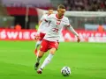 Piłkarz reprezentacji Polski, Stanisław Szymański, w akcji na boisku.