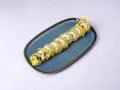 Chrupiące rolki sushi w panierce tempura, idealne do domowego przepisu.