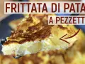 Una fetta di frittata di patate dorata e soffice, con patate a pezzettoni ben visibili all'interno.