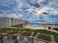 Hotel z basenami i widokiem na morze. Idealne miejsce na wakacje, gdzie temperatura wody w Marsa Alam zachęca do kąpieli.