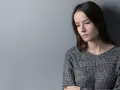Czy fobia społeczna to choroba psychiczna? Poznaj objawy i skutki