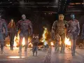 Strażnicy Galaktyki: Volume 3 obsada – Star-Lord, Gamora, Drax, Rocket, Groot, Nebula i Mantis idą przez płonące ruiny.
