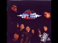 Le premier groupe de rap français, IAM, pose pour une photo emblématique.