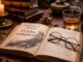 Un libro abierto con el título "El lobo estepario" y unas gafas encima. A su lado, un vaso de whisky y velas, evocando la atmósfera de la obra.