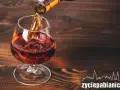 Brandy nalewana do kieliszka. Idealny trunek, z którym pić brandy? Degustuj powoli, delektując się smakiem.