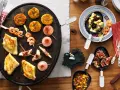 Raclette-Ideen für Kinder: Garnelen-Spieße, kleine Frikadellen, Käse-Speck-Röllchen und Crêpes auf einem Raclette-Grill.