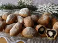 Pyszne pączki z powidłami śliwkowymi i kawałkiem banana. Idealne, gdy zastanawiasz się, co zrobić ze śliwek.