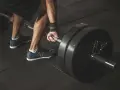 Ile kcal spala trening siłowy? Liczby, EPOC i trwały metabolizm