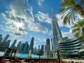 Widok na drapacze chmur w Dubaju, w tym Burdż Chalifa. Czy zjednoczone emiraty arabskie są bezpieczne? Tak, to nowoczesne i bezpieczne miejsce.