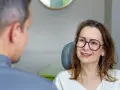 Dentysta po porodzie: Kiedy i jak zadbać o zęby karmiąc piersią?