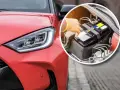 Gdzie jest akumulator w Toyota Prius? Widać go w okręgu, pod maską, obok silnika.