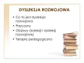 Prezentacja o dysleksji rozwojowej: co to jest, przyczyny, objawy dysleksji i terapia. Stos książek symbolizuje naukę.