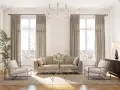 Elegancki salon w stylu klasycznym. Jasna sofa i fotele, złoty stolik kawowy, zasłony i ozdobne sztukaterie.