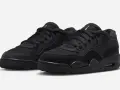 Scarpe Nike J4 completamente nere, con tomaia in pelle scamosciata e mesh, perfette per un look audace.