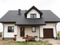 Jaki kolor elewacji do czarnego dachu i brązowych okien, aby uniknąć błędów?