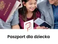 Rodzina z paszportem dla dziecka, gotowa na podróż.