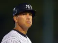 Portret Alexa Rodrigueza w kasku New York Yankees.