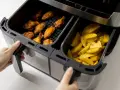 Co to jest airfryer? To urządzenie, które przygotowuje chrupiące skrzydełka i złociste frytki, wykorzystując gorące powietrze.