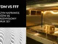 FDM vs FFF: Czym naprawdę różni się przemysłowy druk 3D? Wnętrze drukarki 3D z metalowym elementem.