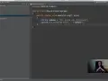 Java-Code mit der Syntax `public static void main(String[] args)` zeigt, wie man einen Namen ausgibt.