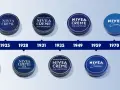 Ewolucja opakowań Nivea Creme od 1922 do 1983 roku. Klasyczne niebieskie puszki, które zawierają krem Nivea, zmieniały swój design na przestrzeni lat.