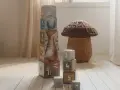 Wie nauka przez zabawę, czyli montessori co to? Drewniane klocki z leśnymi zwierzątkami i cyferkami zachęcają do kreatywnej zabawy.