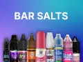 Variedad de líquidos para vapear con 20 mg de nicotina, incluyendo sabores como cola, limonada rosa y frutos rojos.