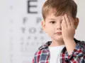 Objawy wady wzroku: Kiedy mrużenie oczu to sygnał do specjalisty?