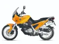 Pomarańczowy motocykl BMW F 650. Sprawdź dane techniczne tego wszechstronnego enduro.