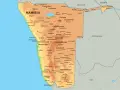 Mapa Namibii z zaznaczonymi miastami. Waluta Namibii to dolar namibijski.