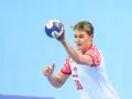 Natalia Nosek, zawodniczka Orlenu, w akcji z piłką do piłki ręcznej.