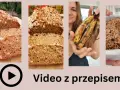 Chlebek bananowy kwestia smaku. Pokrojony bochenek z orzechami i banany do przepisu.