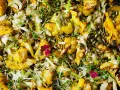 Ugnsrostad blomkål med pumpafrön och örter, en god rätt för att bli av med inflammation i kroppen.