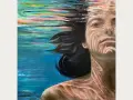 Visage d'une personne sous l'eau, cheveux noirs flottant, dans un fond marin aquarelle aux couleurs vives.