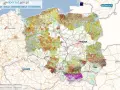 Mapa Polski z danymi z geoportal.gov.pl. Widoczne miasta: Warszawa, Wrocław, Gdańsk. Kolorowe plamy wskazują różne typy pokrycia terenu.