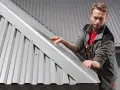 Blacha trapezowa na dach – wybierz najlepszy materiał i zaoszczędź