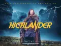 Christopher Lambert jako nieśmiertelny highlander z mieczem, na tle burzowego nieba z piorunami.
