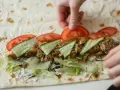 Ile kalorii ma kebab w tortilli z kurczakiem? Sprawdź, co zyskujesz!